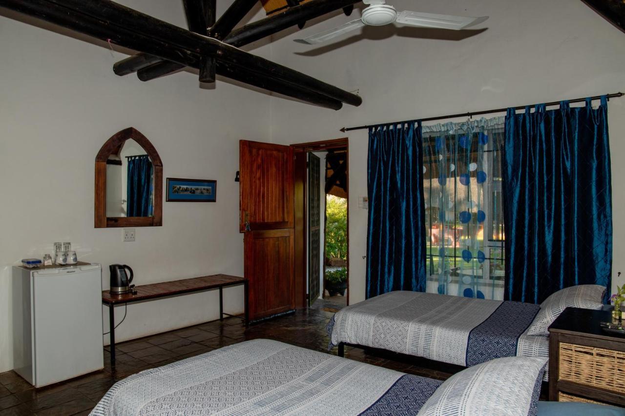 Lion'S Den Guesthouse Очиваронго Экстерьер фото