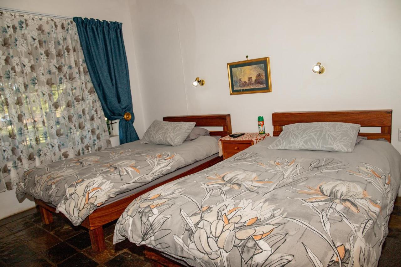 Lion'S Den Guesthouse Очиваронго Экстерьер фото
